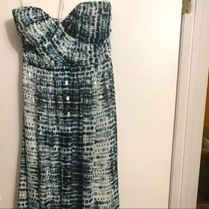 Dress never worn. It’s a long dress.